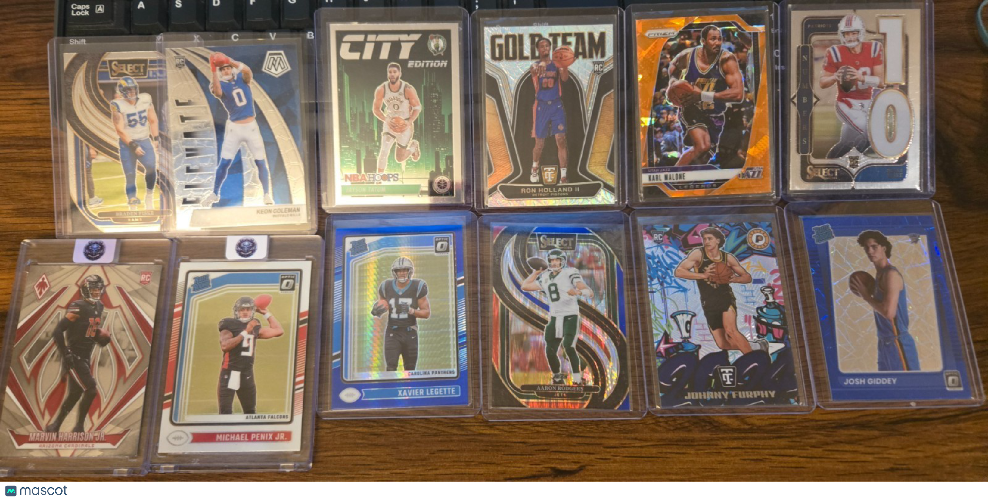 !!! 50 Football & sports cards near mint or better will come w/ Extra packs